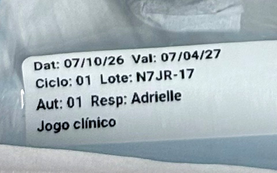 Etiqueta impressa: Dat 07/10/26, Val 07/04/27, Ciclo 01, Lote N7JR-17, Aut 01, Resp Adrielle, Jogo clínico.